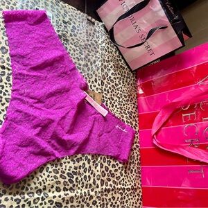 ¡NEW! VS PINK LACE THONG